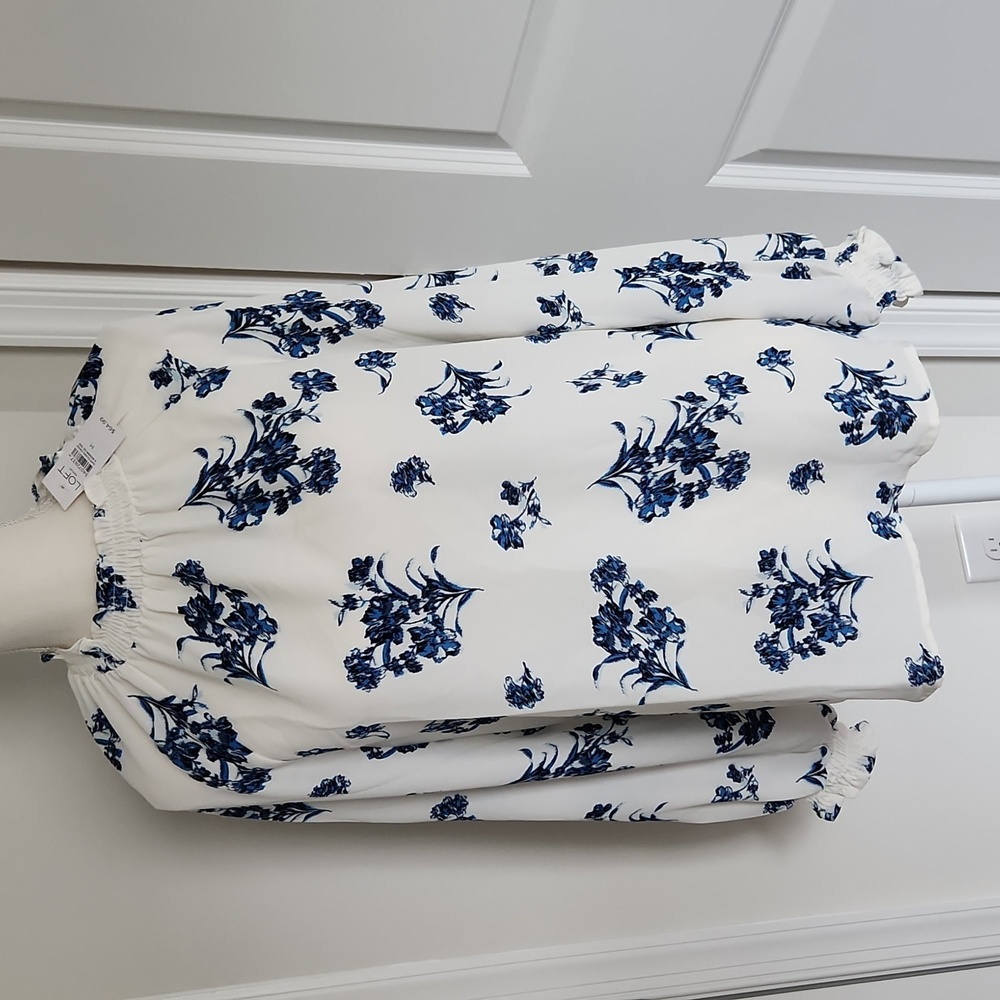 NWT LOFT white with blue floral top Size M